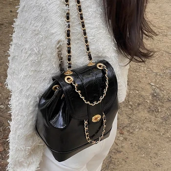 Женский Корейский осенне-зимний мини-рюкзак с цепочками, студенческая кожаная сумка из масляного воска, дорожный рюкзак, Черный рюкзак