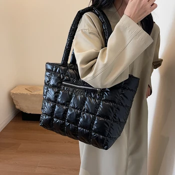 Зимняя женская пуховая сумка-мессенджер, стеганая вместительная сумка-тоут с хлопковой подкладкой, женская большая вместительная сумка с пушистой ручкой сверху 2023
